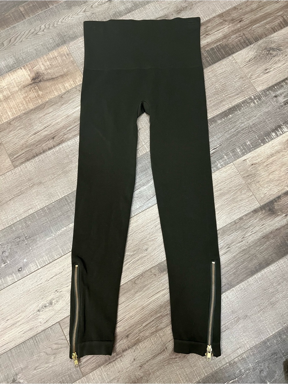 SPANX womens olive green High-Waist Leggings with Gold Ankle Zippers Sz L